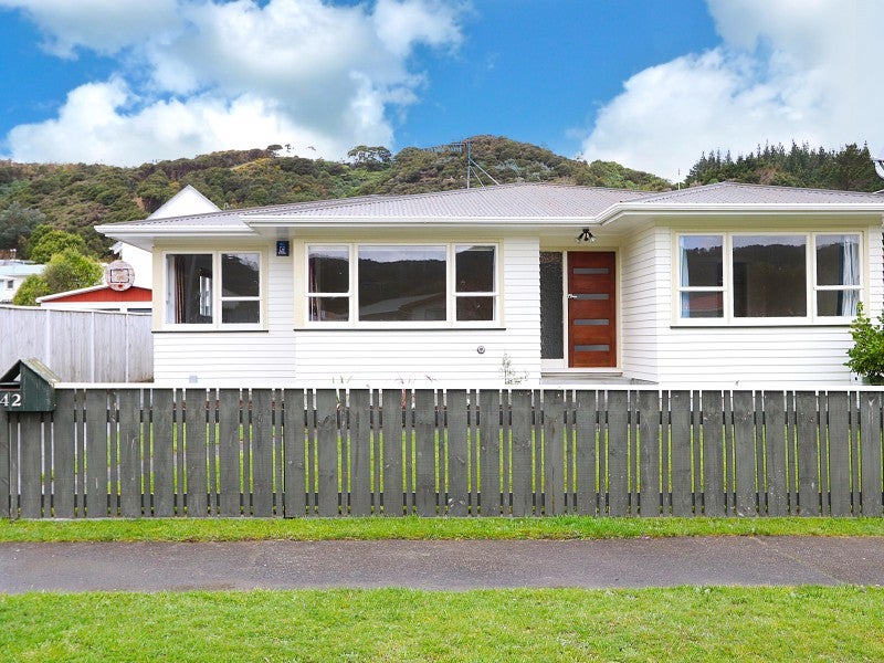 42 Meremere Street, Wainuiomata, Lower Hutt - Carousel 1