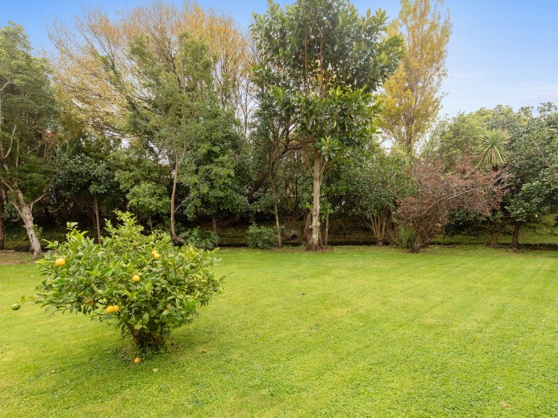 8 Whites Line West, Woburn, Lower Hutt - Carousel 20