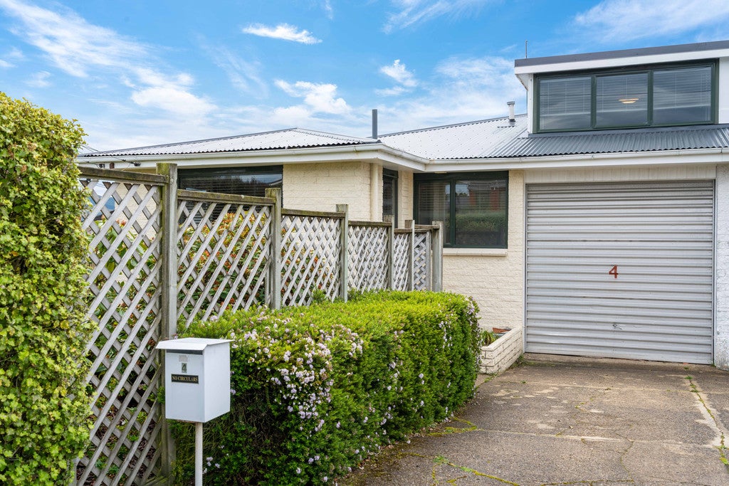 4 Hereford Street, Roslyn, Dunedin - Carousel 1