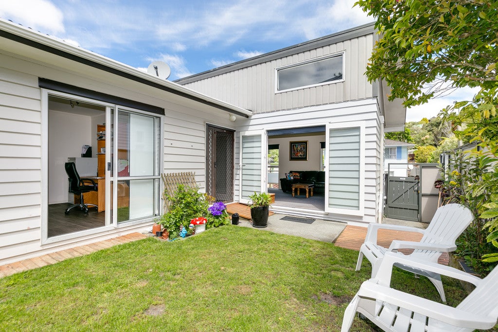 18 Paddington Grove, Karori, Wellington - Carousel 2