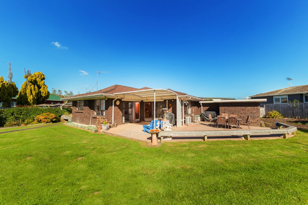 69 Mountain Road, Mangere Bridge, Auckland - Carousel 1