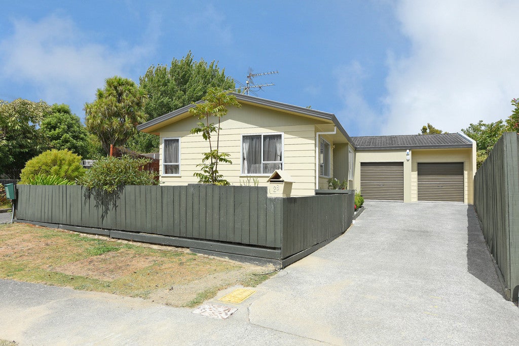 28 Memphis Grove, Totara Park, Upper Hutt - Carousel 1