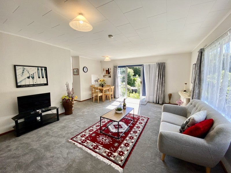 12A Bell Street, Tawa, Wellington - Carousel 2