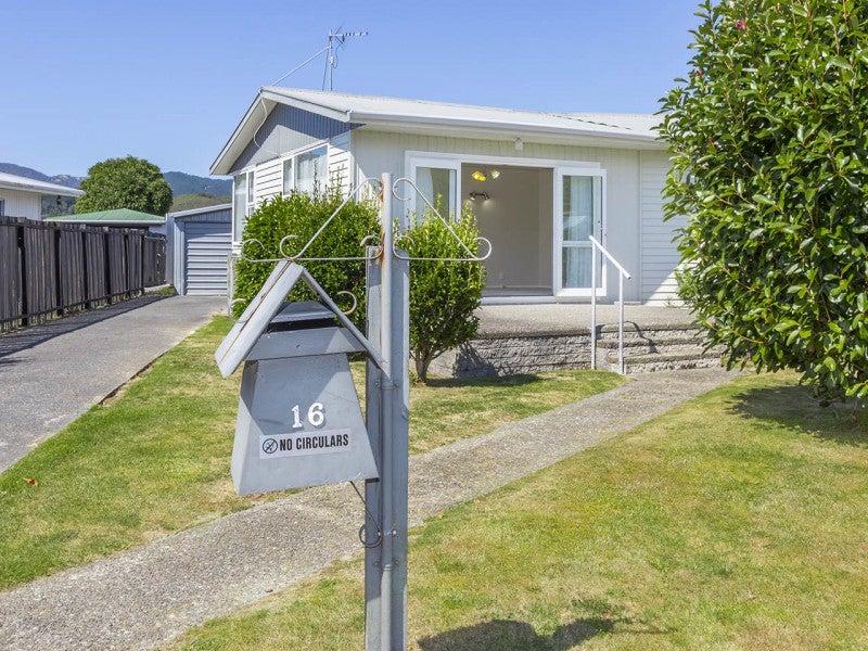 16 Kentucky Street, Totara Park, Upper Hutt - Carousel 2