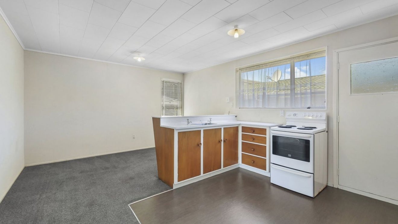 2/32 Sylvan Street, Hillmorton, Christchurch - Carousel 2