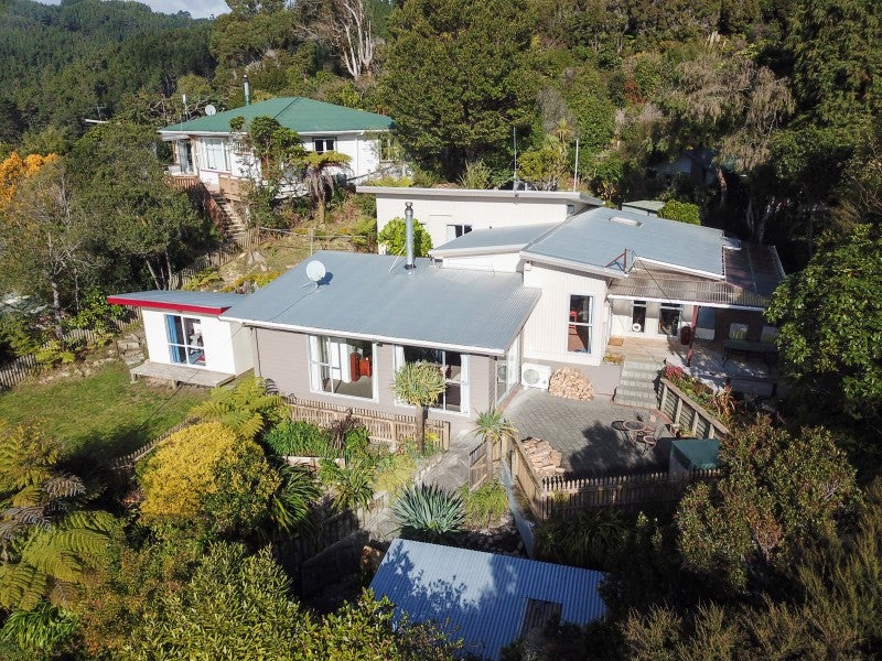 70 Wyndham Road, Pinehaven, Upper Hutt - Carousel 1