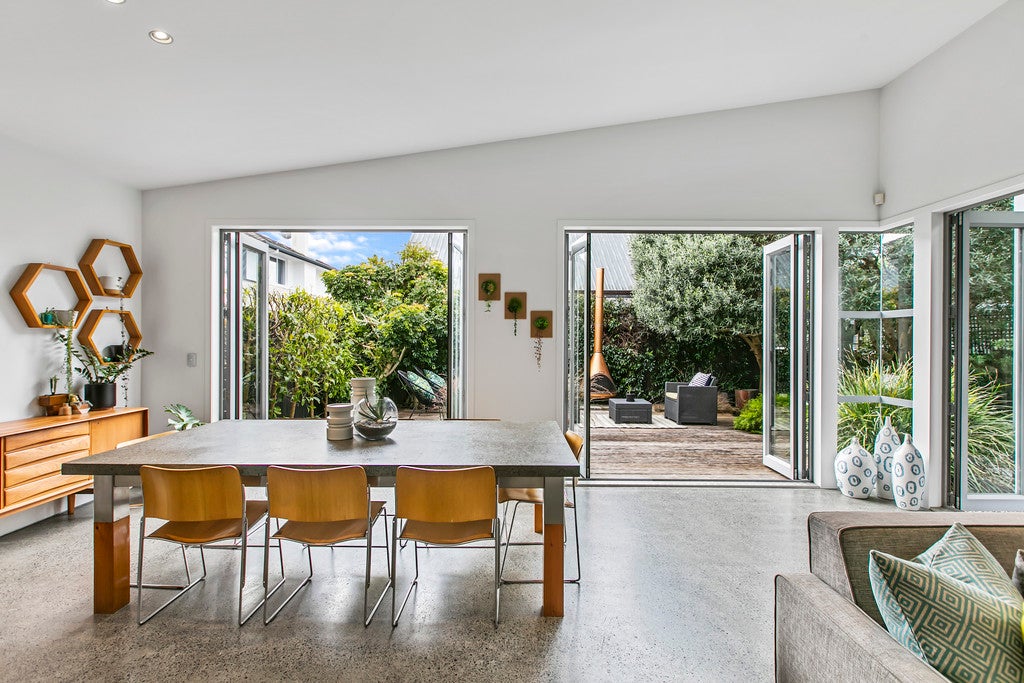 1/15 Eastern Beach Road, Eastern Beach, Auckland - Carousel 2