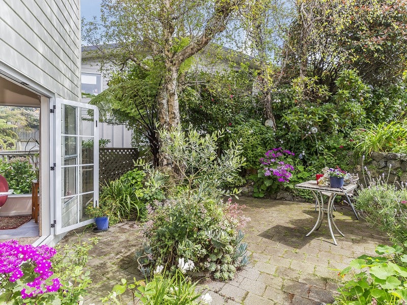 27 Discovery Drive, Whitby, Porirua - Carousel 1