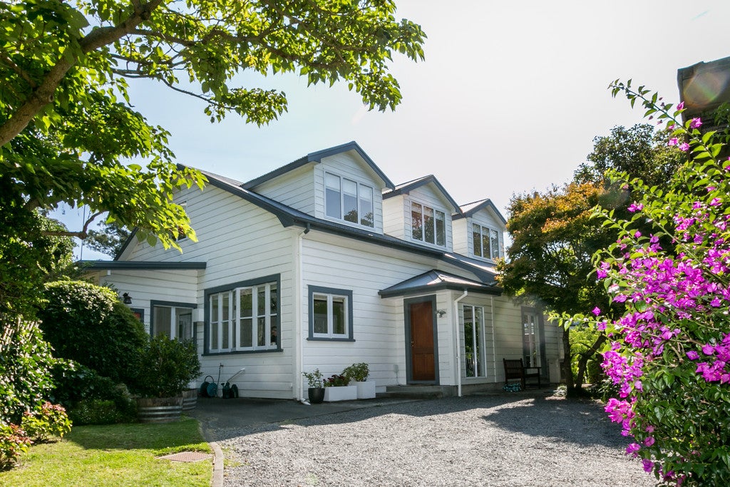 18 Burns Road, Hospital Hill, Napier - Carousel 1