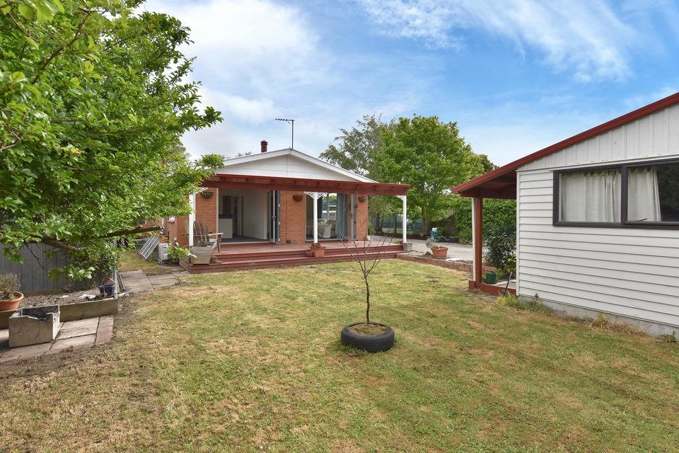 28 Pensacola Crescent, Broomfield, Christchurch - Carousel 2