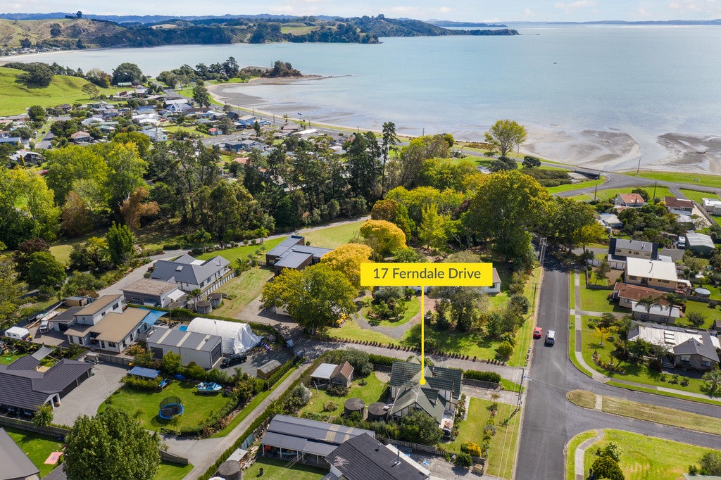 17 FERNDALE DRIVE, Kawakawa Bay, Auckland - Carousel 1