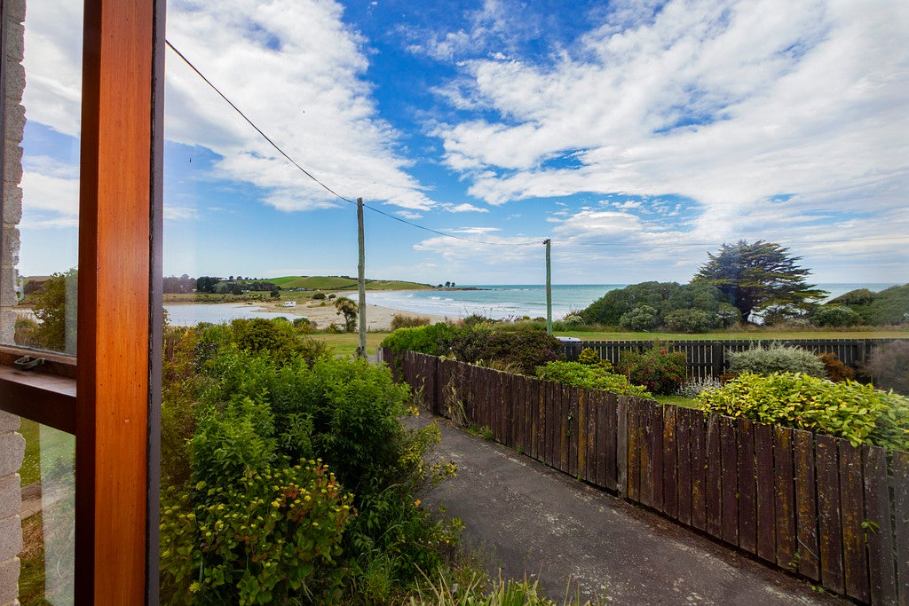 16 Harbour Terrace, Kakanui, Oamaru - Carousel 2