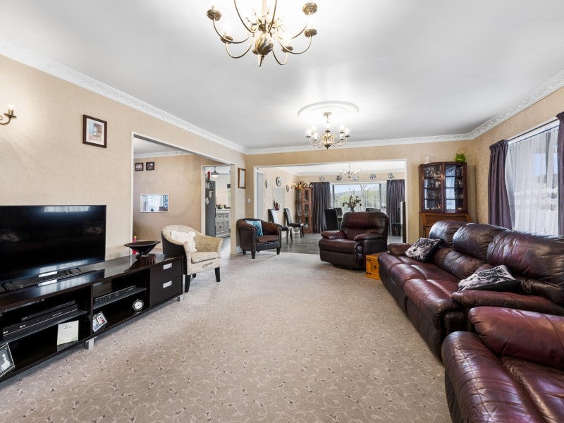 16 Johnswood Grove, Clouston Park, Upper Hutt - Carousel 2