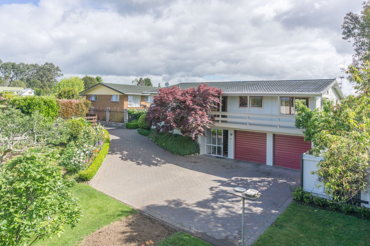 43 Sunnyhills Avenue, Glenview, Hamilton - Carousel 2