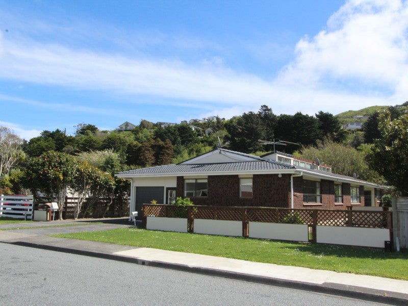 1/3 Rossiter Street, Tawa, Wellington - Carousel 17