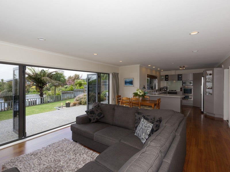 17 Monarch Place, Paraparaumu Beach, Paraparaumu - Carousel 2