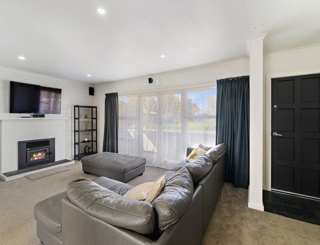 8 Ngahu Street, Fairy Springs, Rotorua - Carousel 2