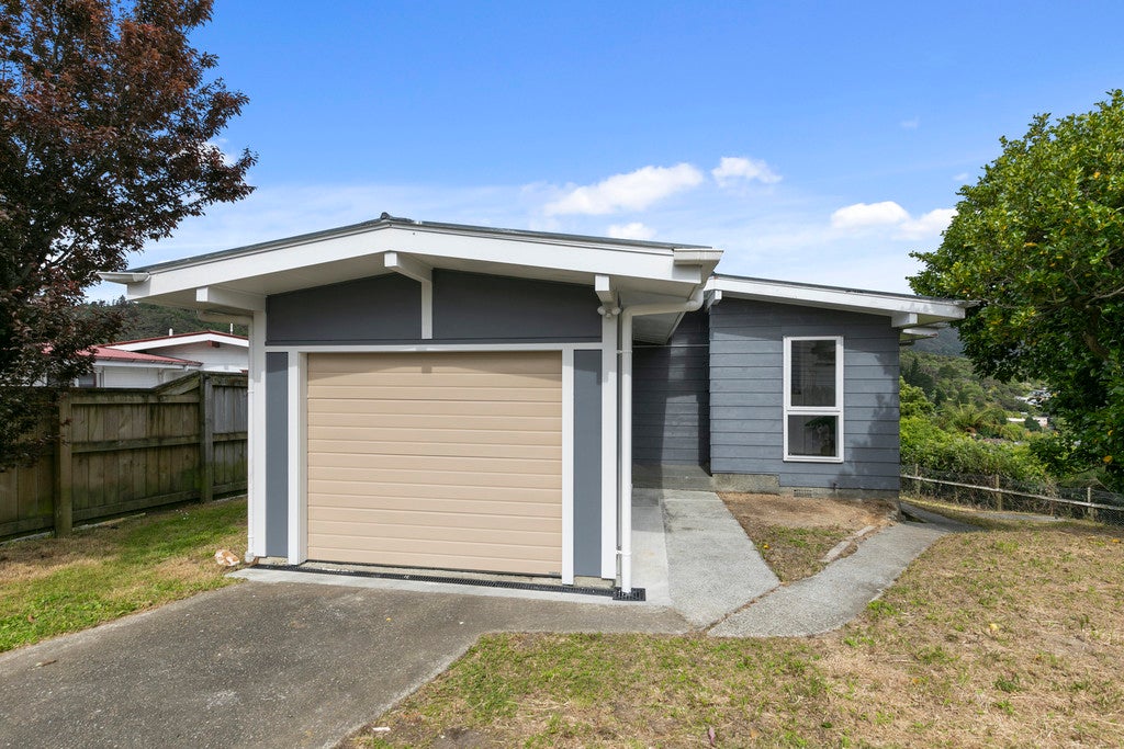 19 Clapham Grove, Stokes Valley, Lower Hutt - Carousel 1