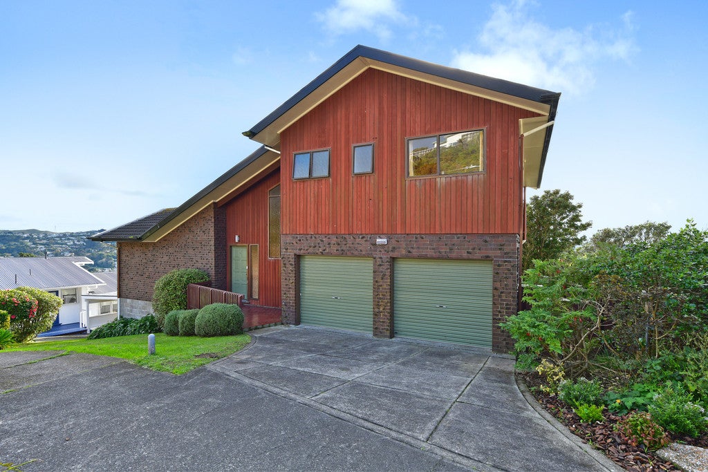 8 Sloane Terrace, Newlands, Wellington - Carousel 1