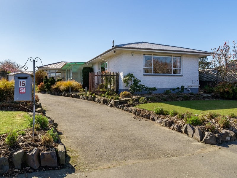 16 Warren Crescent, Hillmorton, Christchurch - Carousel 1