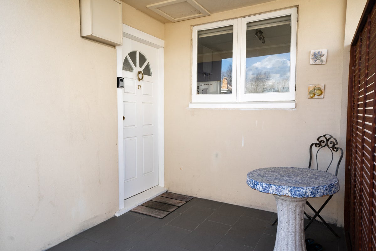 17 Shelley Street, Leamington, Cambridge - Carousel 24