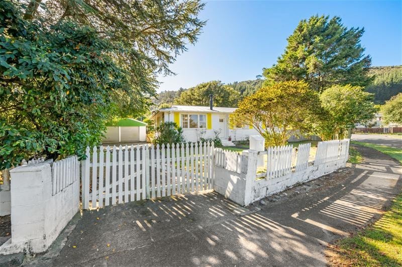 16 Parenga Street, Wainuiomata, Lower Hutt - Carousel 1