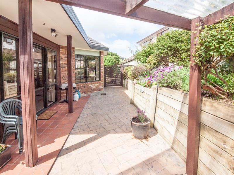 10 Corsham Grove, Churton Park, Wellington - Carousel 2