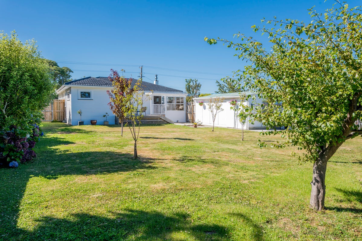 1171 State Highway 1, Te Horo - Carousel 21