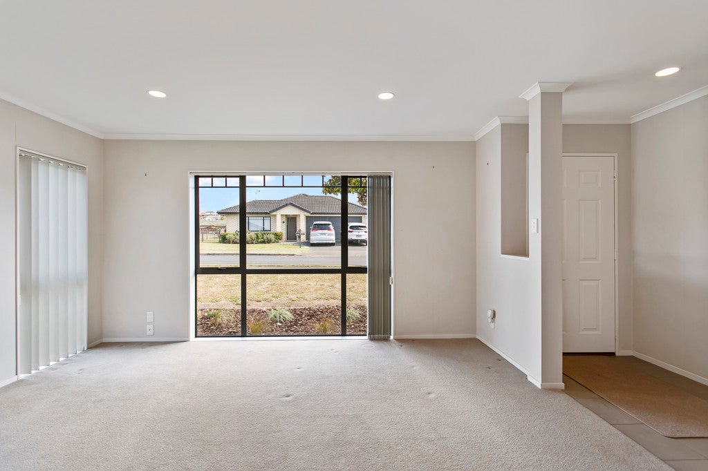 11 Villino Place, Randwick Park, Auckland - Carousel 2