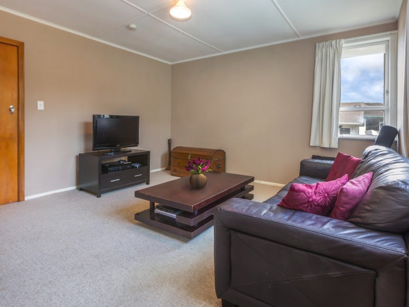 11 Stipulate Place, Ascot Park, Porirua - Carousel 2