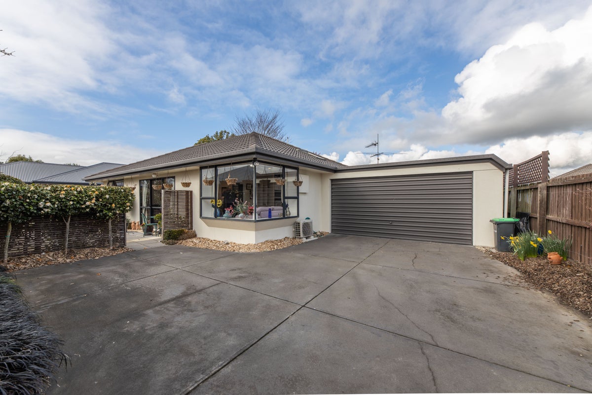 2/14 Innisfree Place, Northwood, Christchurch - Carousel 2