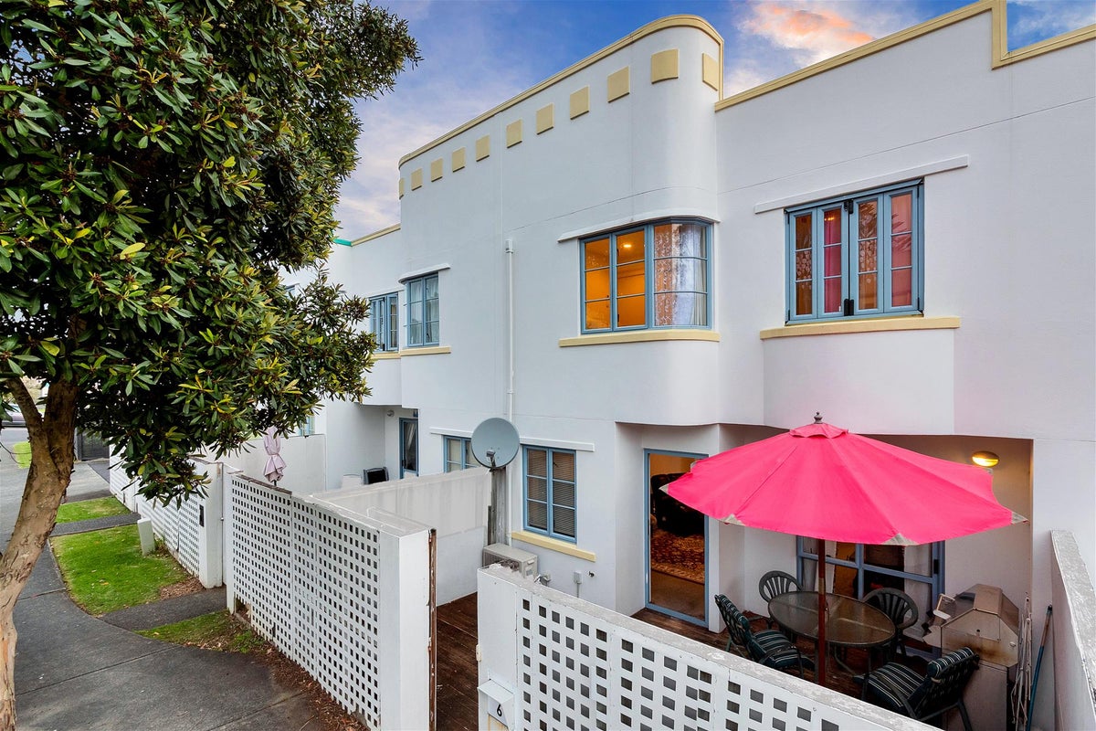 6 Winery Way, Henderson, Auckland - Carousel 1