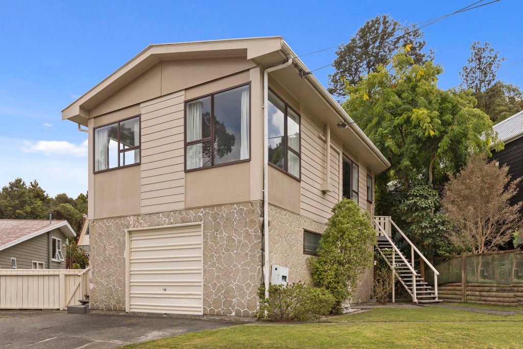 5 Lowry Crescent, Stokes Valley, Lower Hutt - Carousel 2
