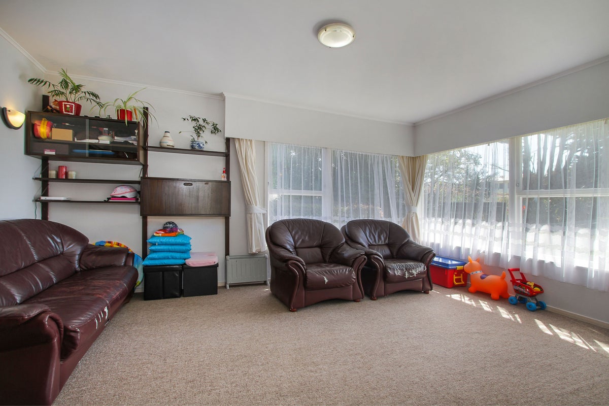 1/10 Nea Place, Hillcrest, Auckland - Carousel 2