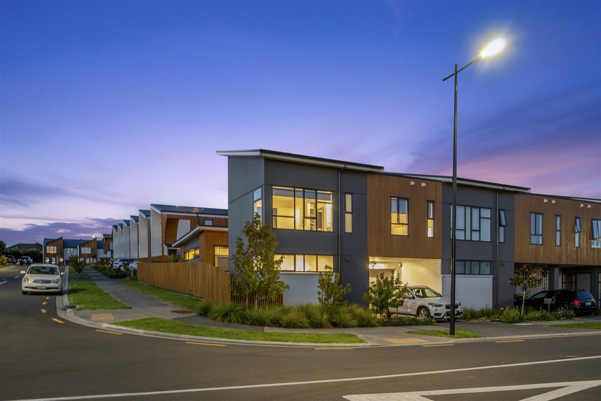 2 Gateway Avenue, Beachlands, Auckland - Carousel 2