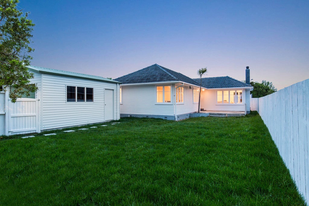 28 Kervil Avenue, Te Atatu Peninsula, Auckland - Carousel 2