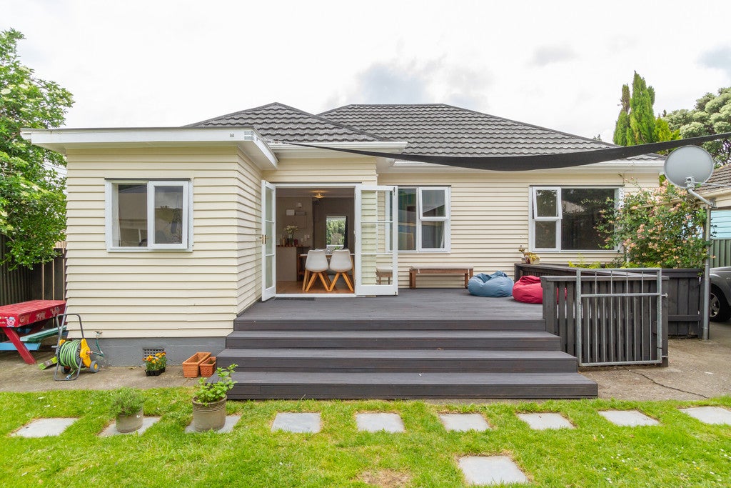 14 Purser Grove, Fairfield, Lower Hutt - Carousel 20