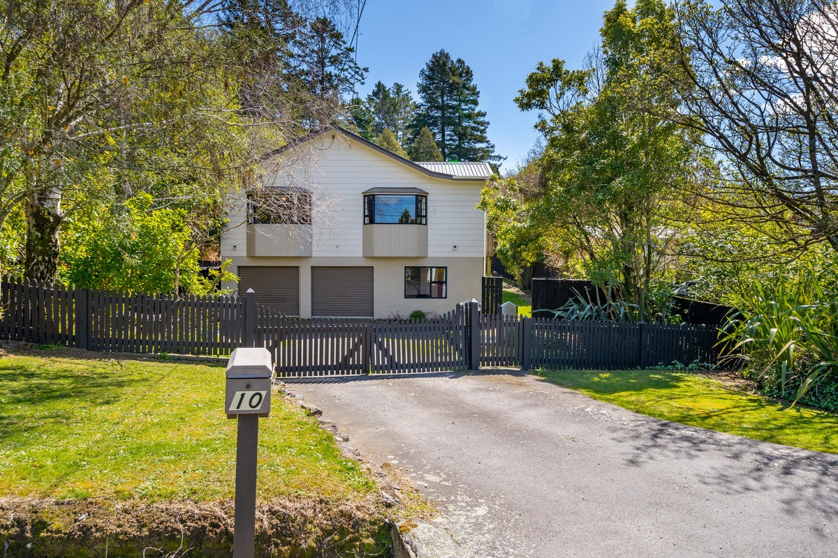 10 Avian Road, Blue Mountains, Upper Hutt - Carousel 1