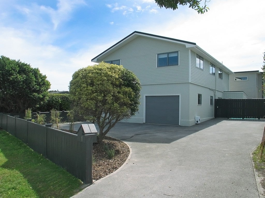 1 John Street, Titahi Bay, Porirua - Carousel 1