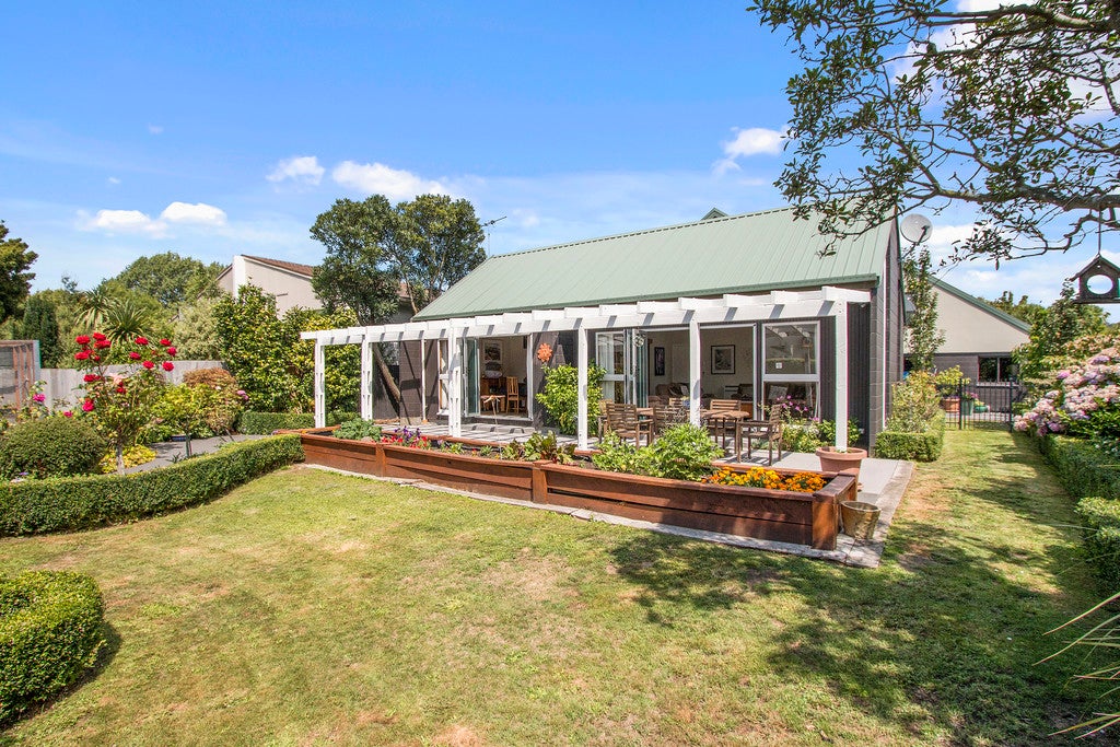 7 Esher Place, Saint Martins, Christchurch - Carousel 1