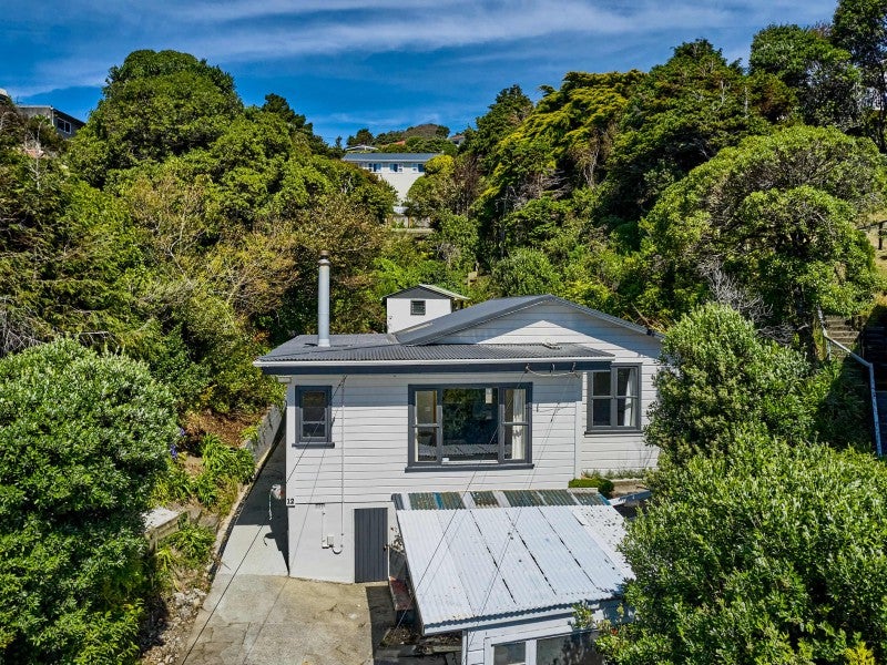 12 Grays Road, Plimmerton, Porirua - Carousel 1