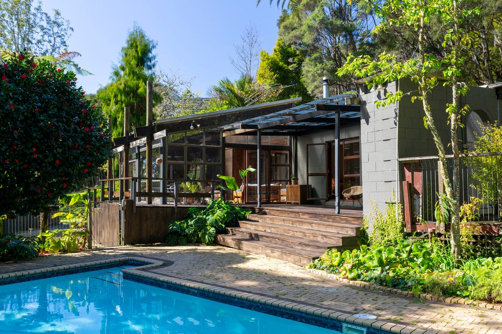 9 Waerenga Place, Titirangi, Auckland - Carousel 1