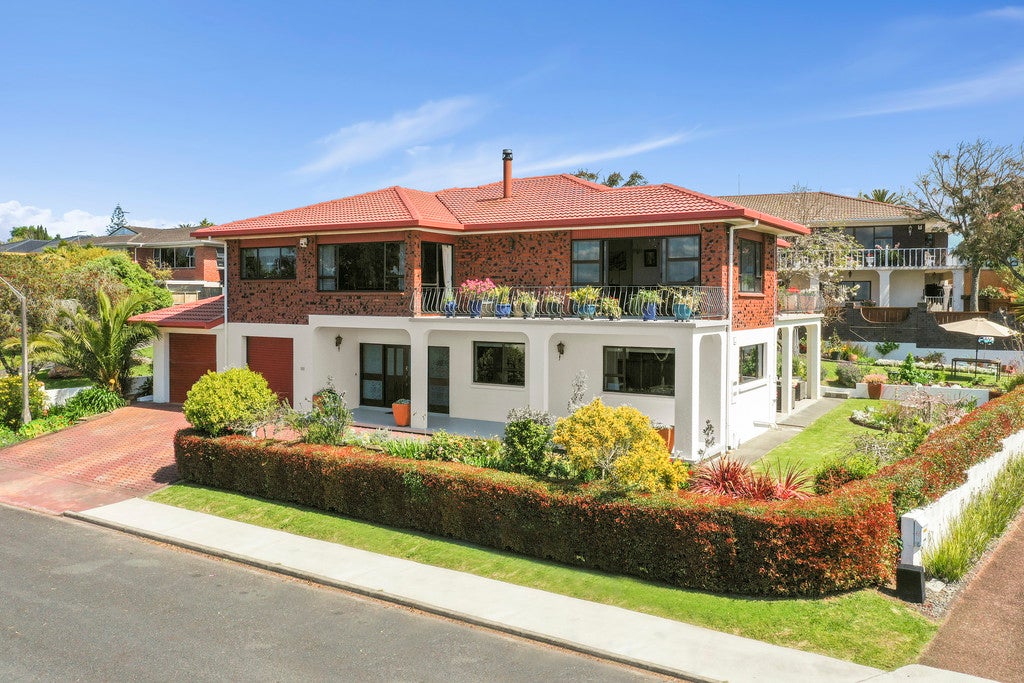 64 Manhattan Heights, Glendene, Auckland - Carousel 1