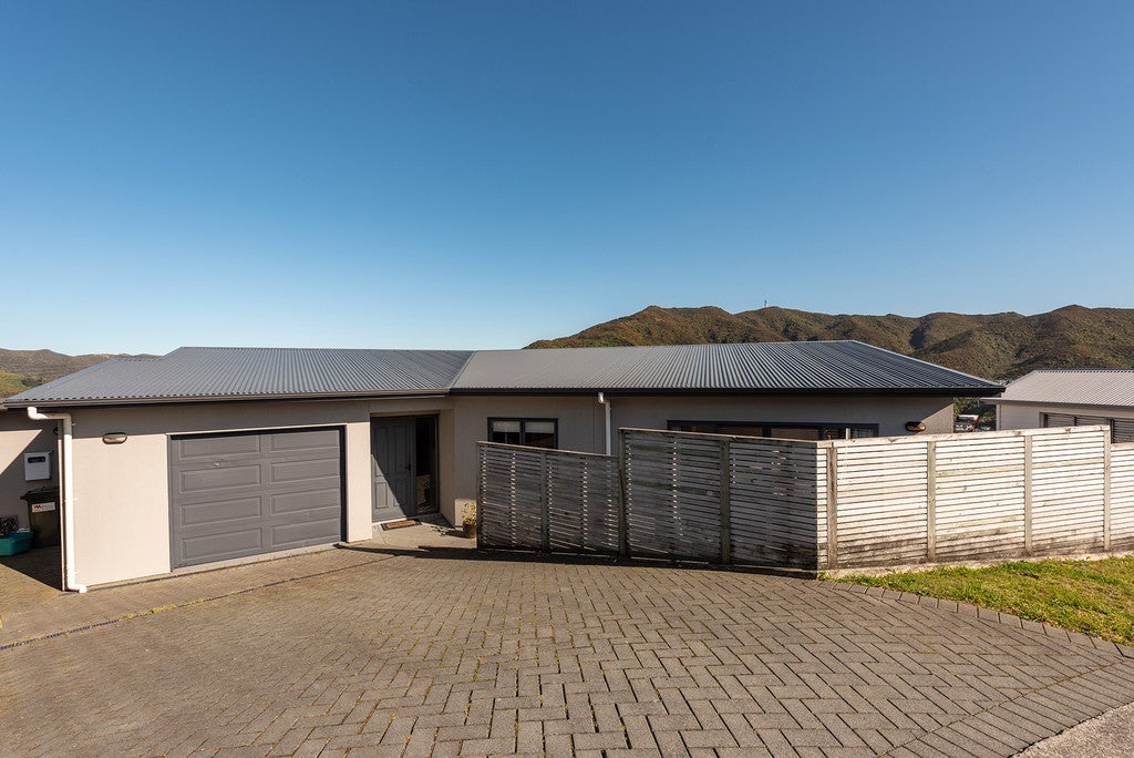 2 Landsdowne Terrace, Karori, Wellington - Carousel 1