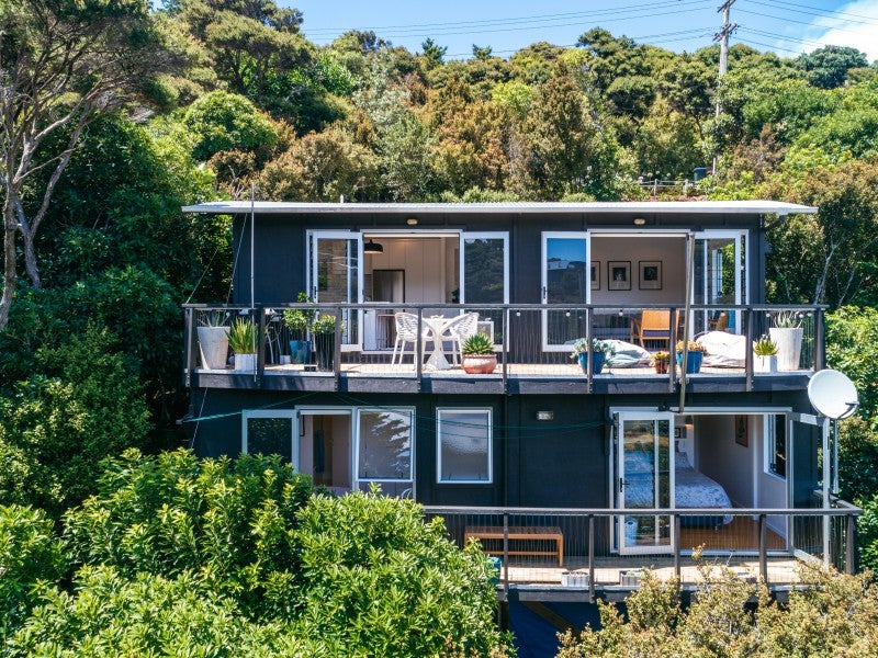 51 Makora Avenue, Oneroa, Waiheke Island - Carousel 1
