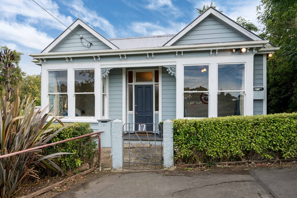 17 Jellicoe Crescent, Kaikorai, Dunedin - Carousel 1