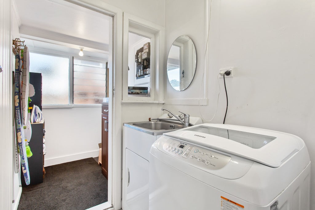 39A Sunnyside Road, Sunnyvale, Auckland - Carousel 21