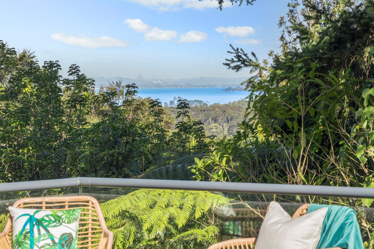 47 Waima Crescent, Titirangi, Auckland - Carousel 2