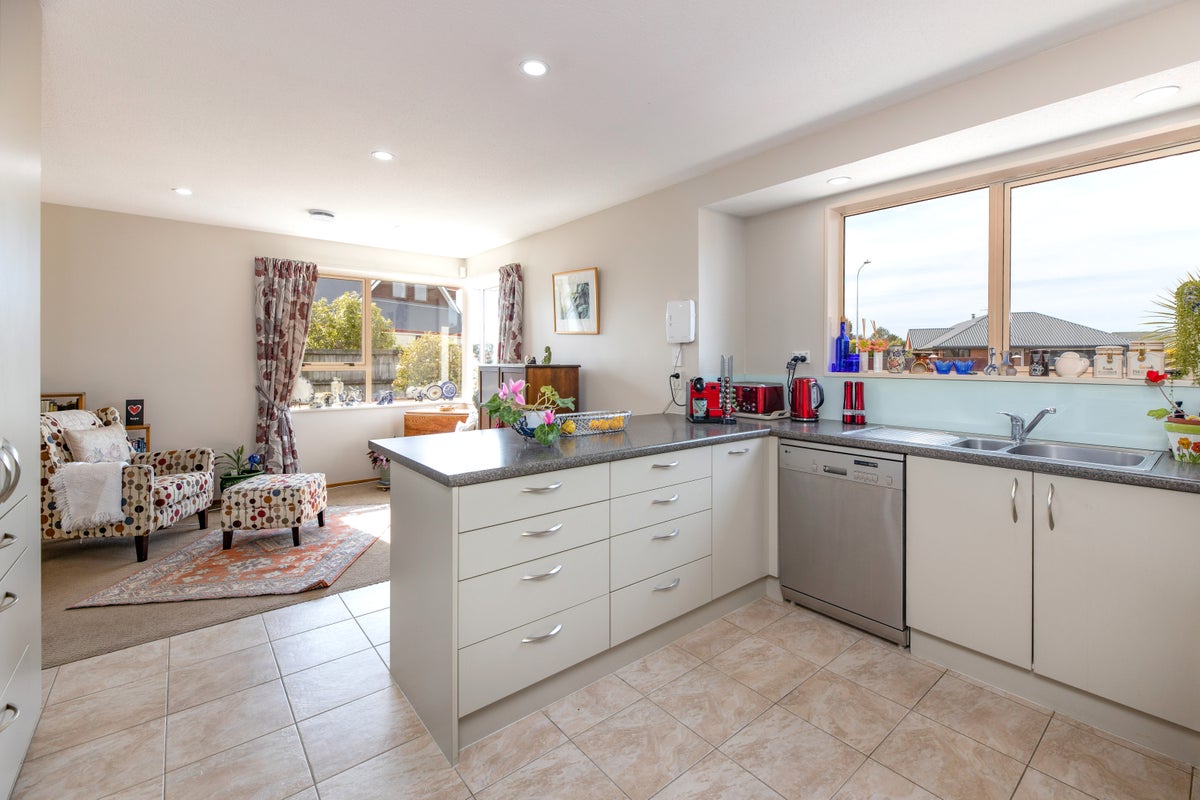 23 Giles Place, Shirley, Christchurch - Carousel 2