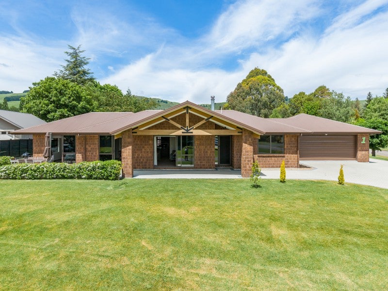 1 Cabbage Tree Grove, Kinloch, Taupo - Carousel 1